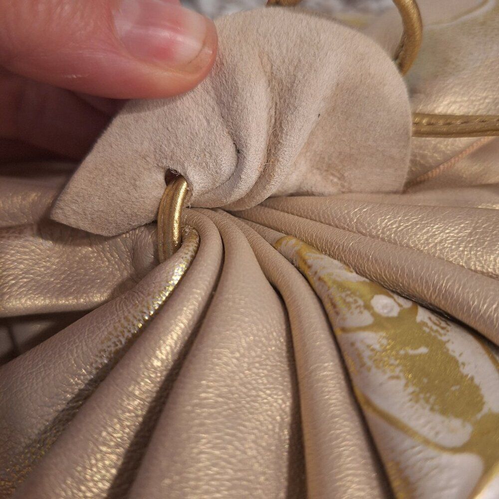 vtg metallic gold soft‎ leather crossbody - Picture 10 of 14
